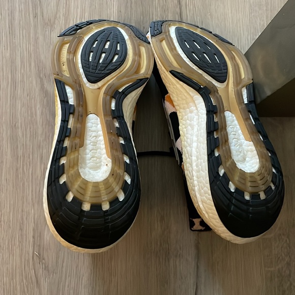 Adidas Marimekko UltraBoost, size 9 - Picture 8 of 8